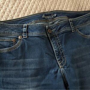 American Rag Dark Blue Denim Jeans
30.5 inch inseam
Mid rise